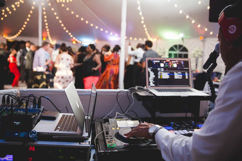 Important Things You Should Tell Your Wedding DJ